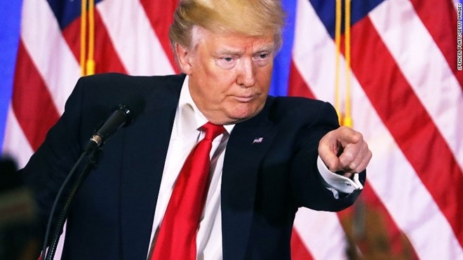 Ong Trump doa cat ngan sach cho California vi van de nhap cu hinh anh 1