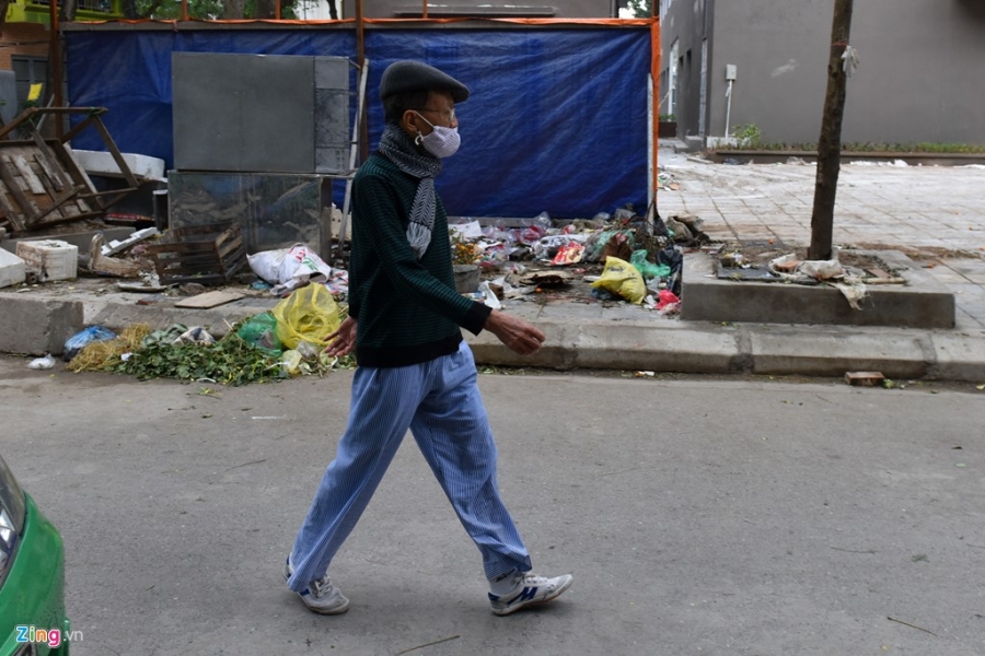 Rac bua vay chung cu, dan dong cua, deo khau trang hinh anh 7