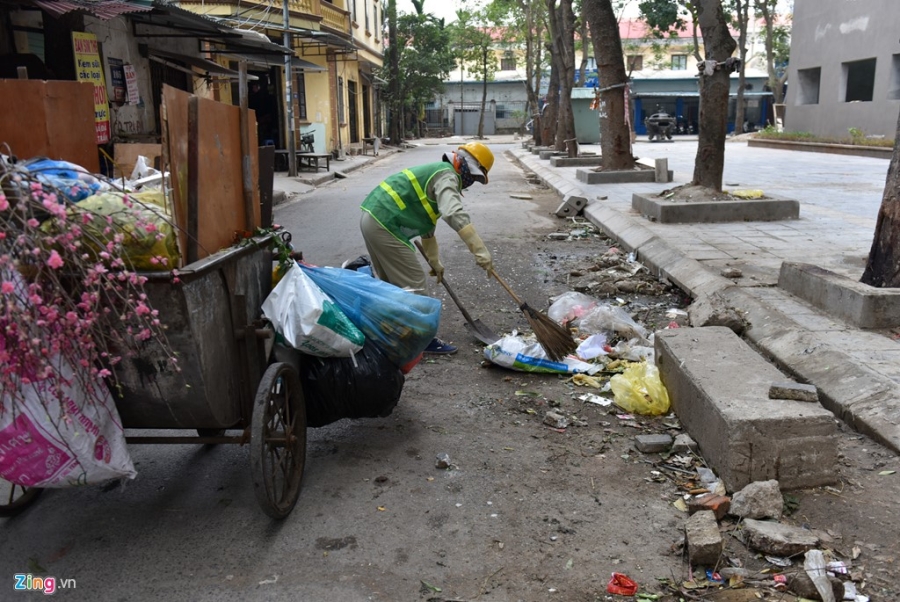 Rac bua vay chung cu, dan dong cua, deo khau trang hinh anh 8