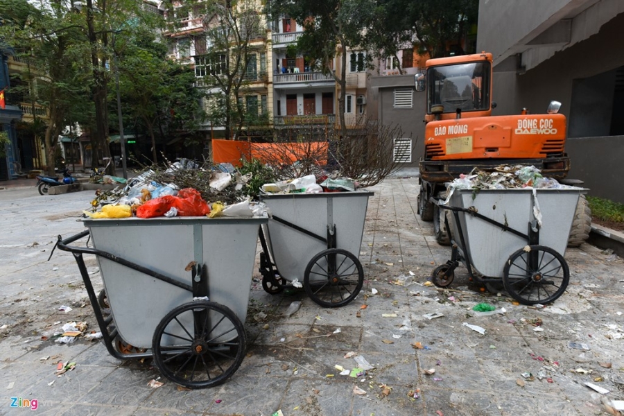 Rac bua vay chung cu, dan dong cua, deo khau trang hinh anh 10