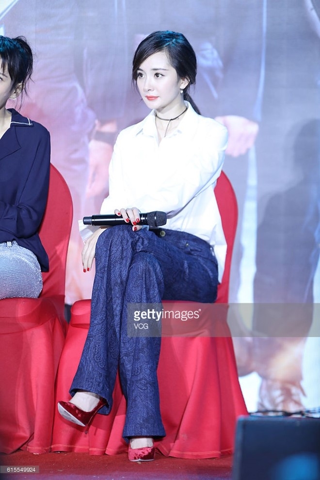 Bo suu tap ao so mi cua Duong Mich hinh anh 11