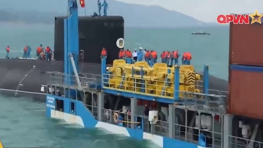 Chiem nguong tau ngam 187 Ba Ria-Vung Tau tren vinh Cam Ranh-Hinh-2