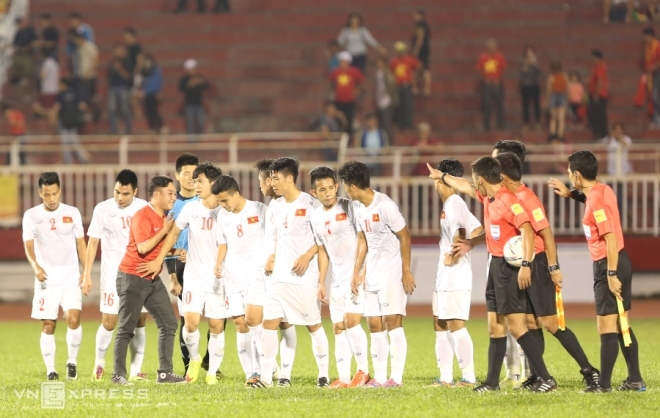 fan cuong leo rao xuong san, cong phuong tang luon bang thu quan hinh anh 2