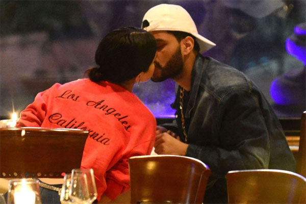 selena-gomez-co-mot-dem-lang-man-voi-ban-trai-truoc-khi-di-cong-tac