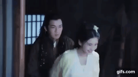 nhung-canh-ai-an-cua-cap-sao-co-phuong-bat-tu-thuong