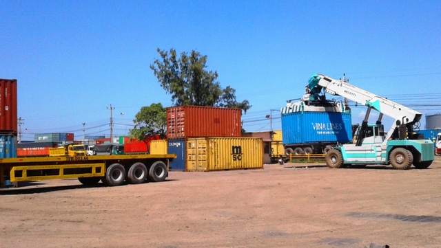  Hiện toàn bộ lô hàng khai báo thuốc lá chứa trong 21 container vận chuyển từ nước ngoài về cảng Quy Nhơn vẫn chưa có chủ sở hữu hợp pháp đến nhận. 