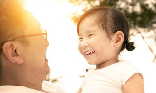 chuyen-gia-nhi-o-anh-tre-khong-chiu-chao-nguoi-lon-la-tot