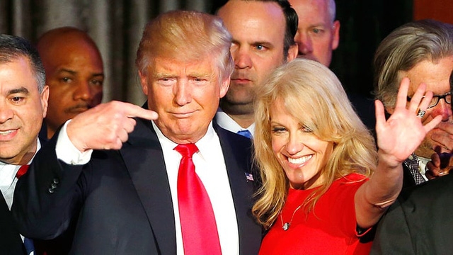  Ông Trump và nữ cố vấn Conway (Ảnh: Us Weekly) 
