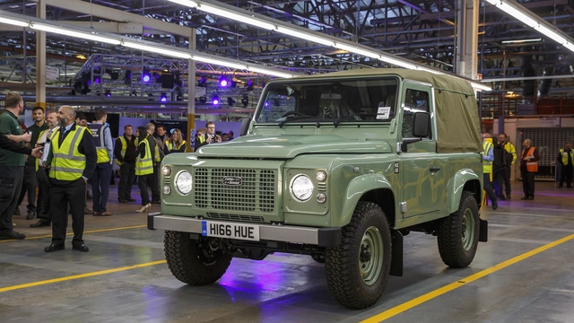 Thêm một chiếc Land Rover Defender bản cuối cùng xuất hiện tại Việt Nam - Ảnh 7.