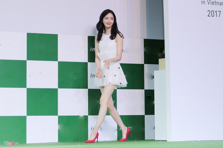 Yoona (SNSD) den tre 2 tieng, xuat hien o hop bao 10 phut hinh anh 2