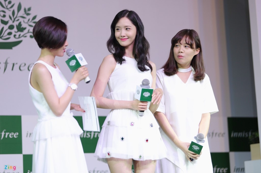 Yoona (SNSD) den tre 2 tieng, xuat hien o hop bao 10 phut hinh anh 4