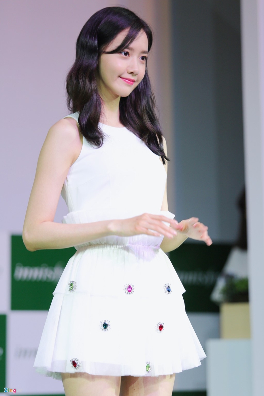 Yoona (SNSD) den tre 2 tieng, xuat hien o hop bao 10 phut hinh anh 6
