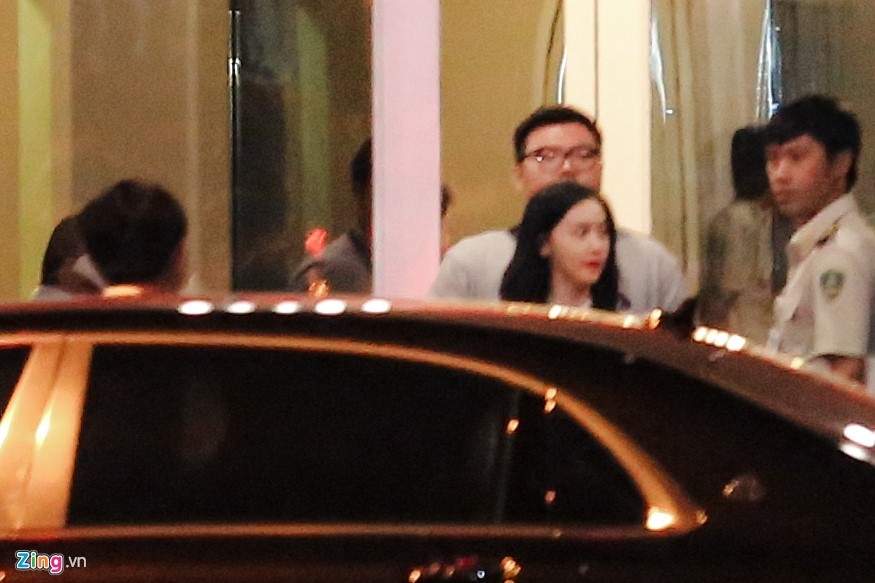 Yoona (SNSD) xuat hien chop nhoang o san bay Tan Son Nhat hinh anh 4