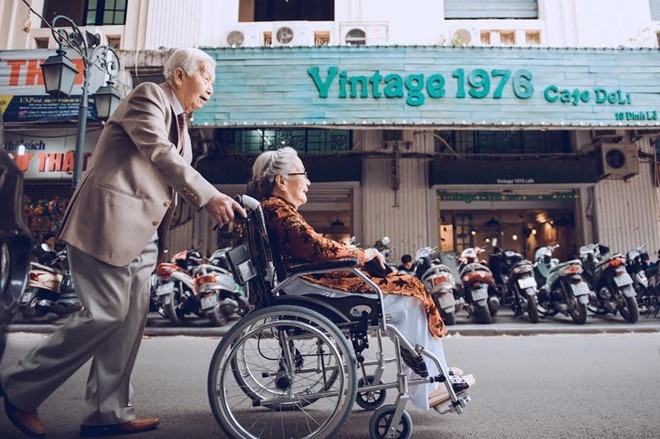 Anh doi vo chong gia hon 70 nam ngot ngao ben nhau hinh anh 2