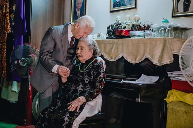 Anh doi vo chong gia hon 70 nam ngot ngao ben nhau hinh anh 11