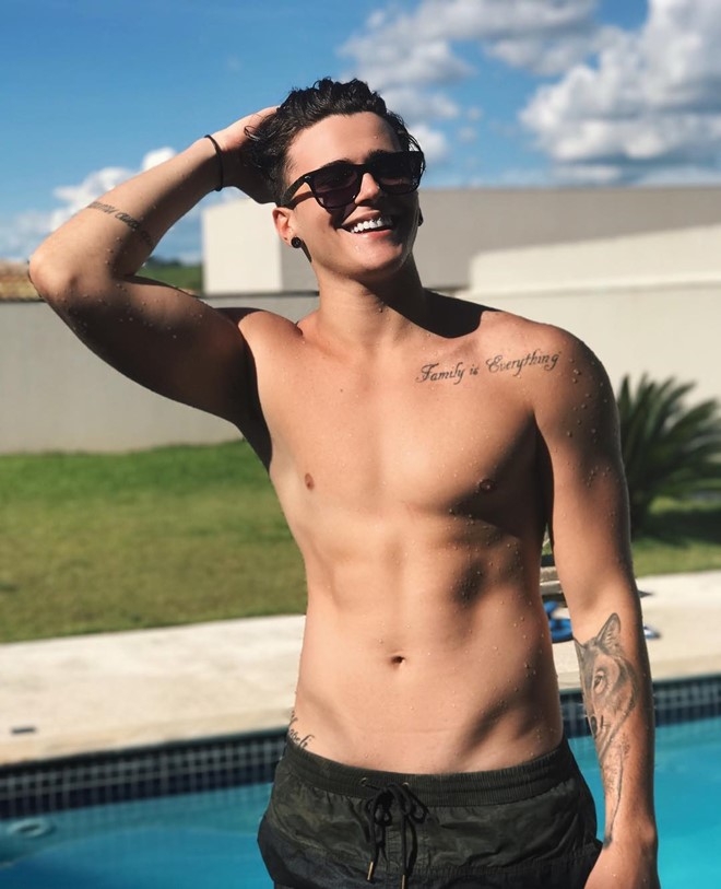 Hot boy Brazil giong Justin Bieber co 3 trieu fan tren mang hinh anh 3