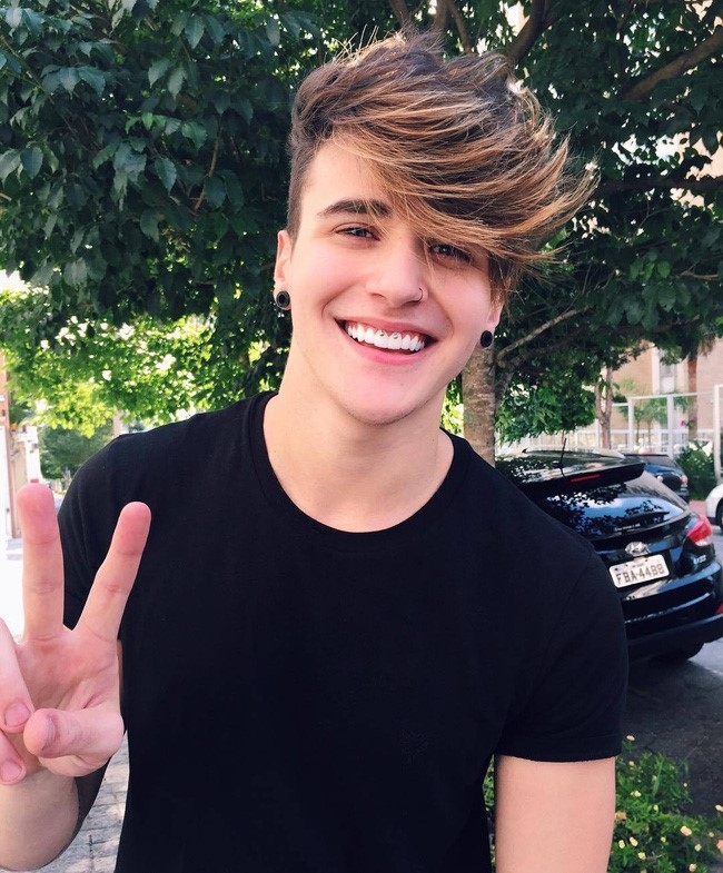 Hot boy Brazil giong Justin Bieber co 3 trieu fan tren mang hinh anh 6
