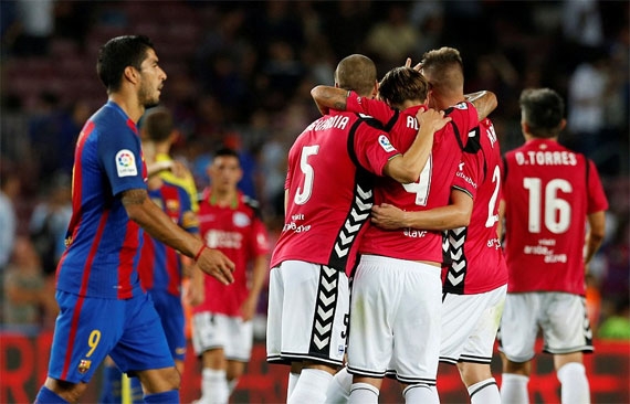 ghi-bon-ban-trong-chin-phut-barca-thang-voi-ty-so-quan-vot-page-2-2