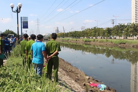 ghen tuong, tran nuoc bạn gái den chet hinh anh 1