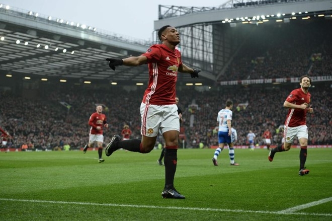 Martial hoi sinh, MU mat tien hinh anh 1
