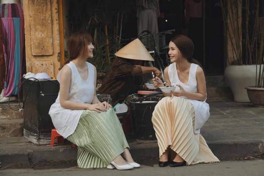 Minh Hang phoi do noi bat tren duong pho tuan qua hinh anh 8