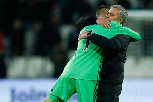 Chuyển nhượng MU: Chốt tăng lương cao ngất cho De Gea - 1