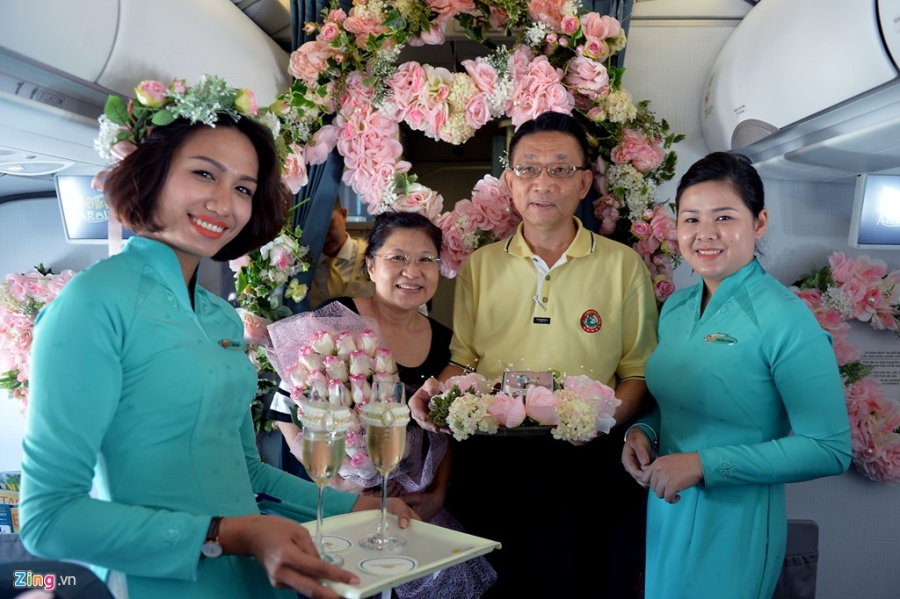 Doanh nhan dat chuyen bay don Valentine ve TP.HCM hinh anh 8