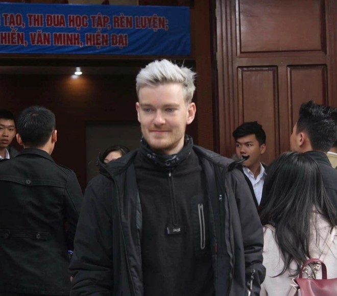 Thay giao bat ngo noi tieng vi giong David Beckham hinh anh 1