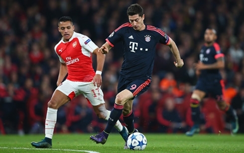 bayern munich arsenal: bay hum tai allianz arena hinh 2