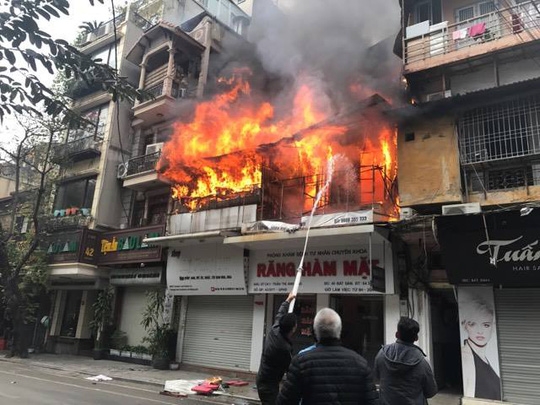 Cháy lớn ở phố cổ Hà Nội
