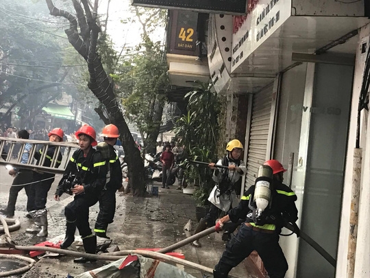 Cháy lớn ở phố cổ Hà Nội