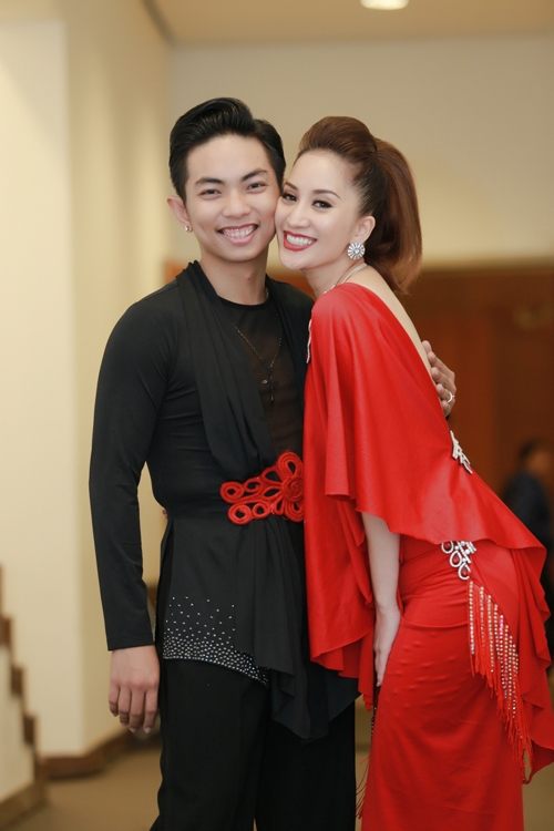 phan-hien-khanh-thi-ngot-ngao-hon-nhau-6