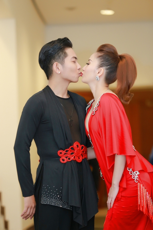 phan-hien-khanh-thi-ngot-ngao-hon-nhau-7