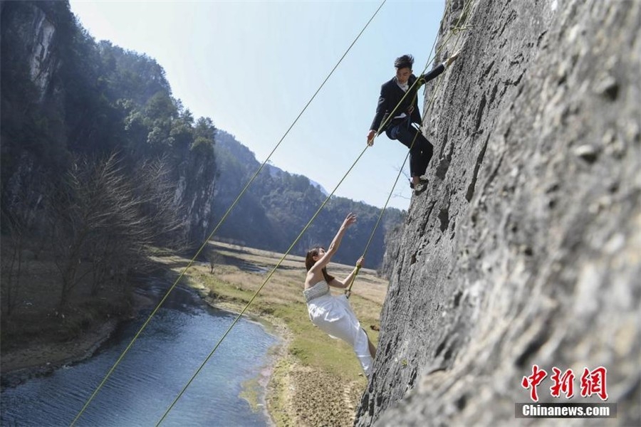 Treo minh o do cao 100 m de chup anh cuoi dip Valentine hinh anh 2