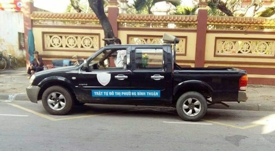 CSGT Da Nang phat xe bien xanh do sai quy dinh hinh anh 1