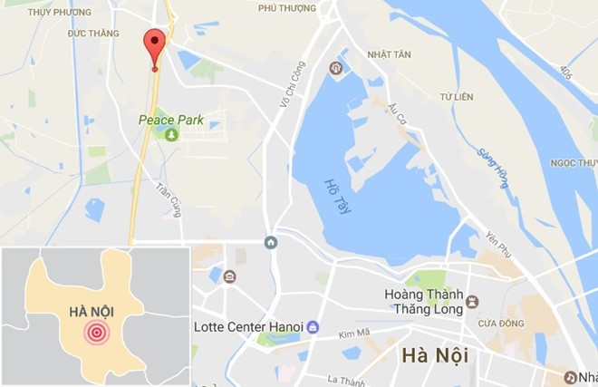 Dan duoi chan xe betong can tu vong co gai di xe tay ga hinh anh 3