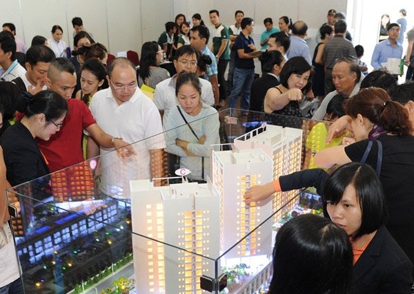 Lo siết dòng vốn, nhà đất ồ ạt tháo hàng