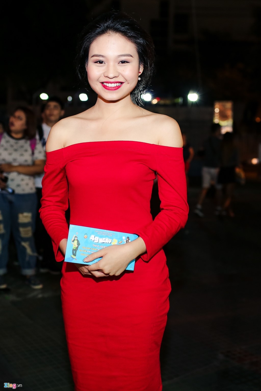 Vo chong Hari Won, Tran Thanh hon nhau tren tham do hinh anh 10