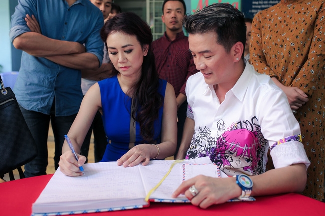 Đàm Vĩnh Hưng bình thản đi từ thiện sau khi bị chủ nợ đến tận nhà - Ảnh 9.