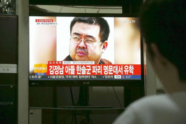 Một kênh truyền hình Hàn Quốc đưa tin về cái chết của ông Kim Jong-nam (Ảnh: EPA)