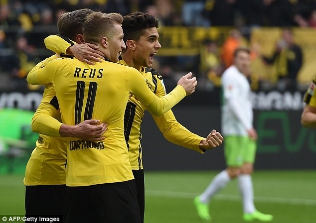 Dortmund thi dau voi khan dai trong vi an phat hinh anh 7