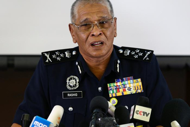  Phó tổng thanh tra cảnh sát Malaysia Tan Sri Noor Rashid Ibrahim trong cuộc họp báo ngày 19/2 (Ảnh: Reuters) 