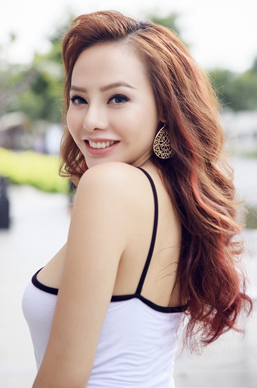 dien-vien-tu-hanh-van-chuong-vay-ao-ton-duong-cong-1