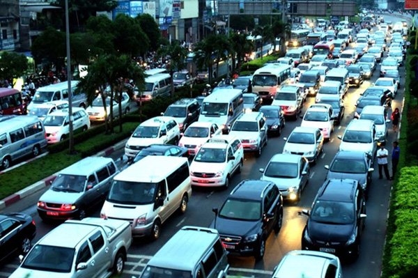 Thuê ôtô chạy Grab, Uber: 3 tháng bán luôn xe máy bù nợ