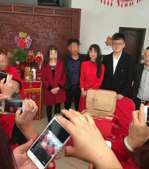 co dau 18 tuoi 'suong phat dien' khi nhan sinh le la chiec vali dung 11 ty dong - 3