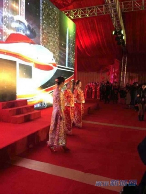 co dau 18 tuoi 'suong phat dien' khi nhan sinh le la chiec vali dung 11 ty dong - 6