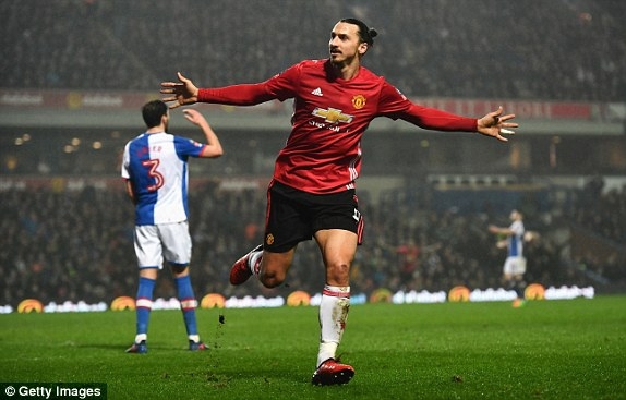 Ibrahimovic sắm vai người hùng của MU trên nhiều đấu trường