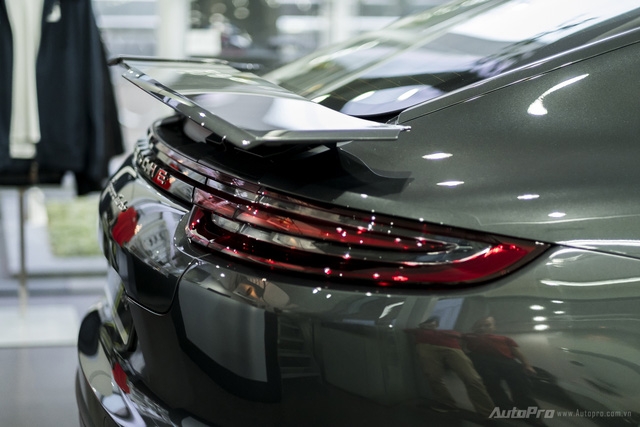 Porsche Panamera 2017 giá hơn 12 tỷ Đồng đầu tiên xuất hiện tại Việt Nam - Ảnh 3.