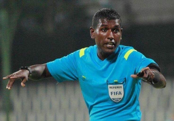 Ông Shifal Abdul Raheem sinh năm 1982 tại Maldives - trọng tài đẳng cấp FIFA từ năm 2013 đưa ra nhận định về màn hài kịch ở trận đấu CLB TP.HCM vs Long An chiều 19/2. 