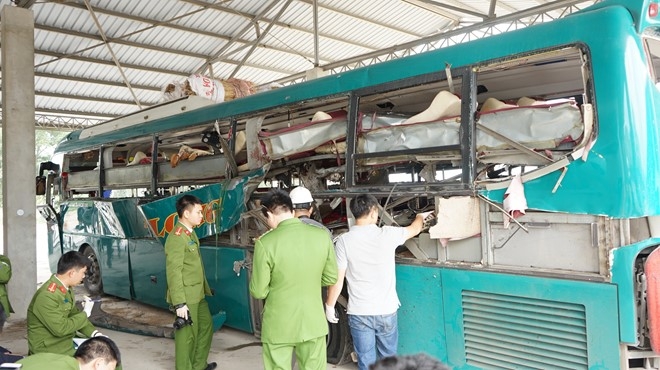 Ben trong xe giuong nam phat no giua dem lam 2 nguoi chet hinh anh 6